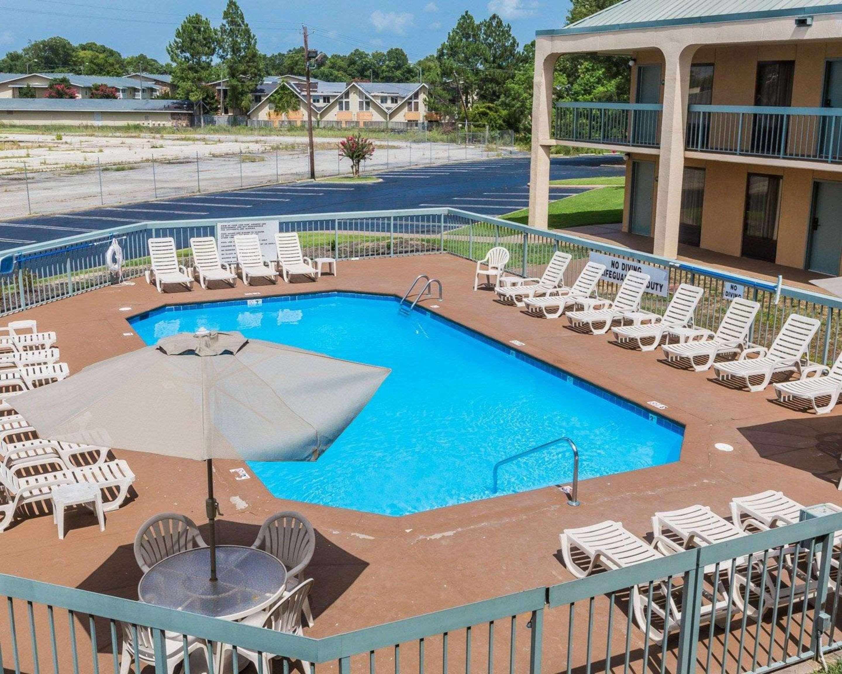 6 Montgomery, Al - Eastern Blvd. 2* Montgomery