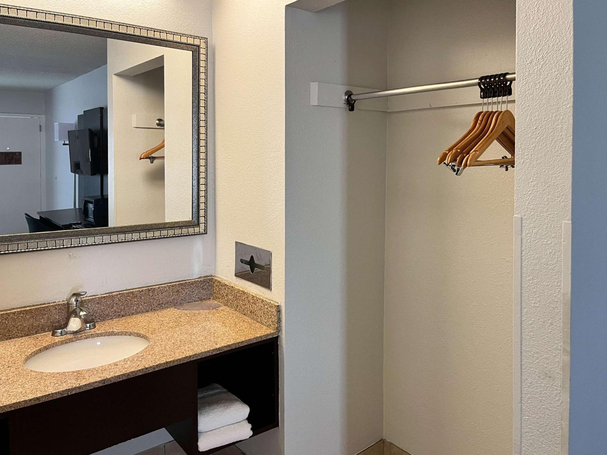 6 Montgomery, Al - Eastern Blvd. Hotel 2*