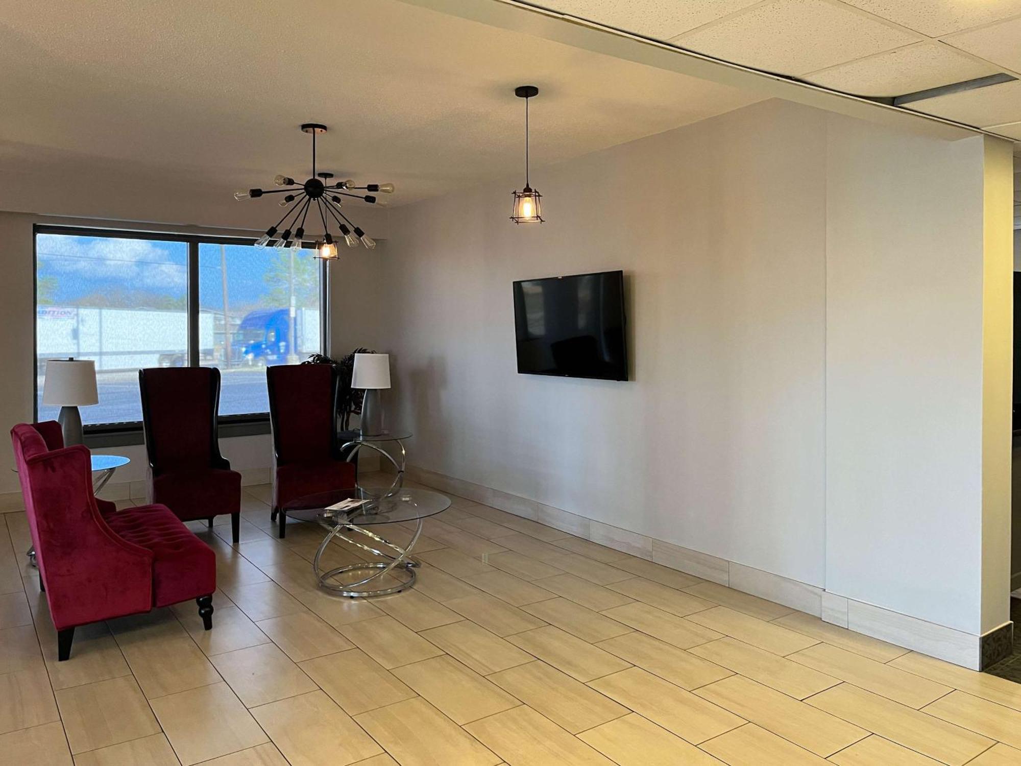 6 Montgomery, Al - Eastern Blvd. 2* Montgomery
